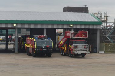 14 Mart 2017 'de Londra, İngiltere' deki Heathrow Havaalanı itfaiye istasyonunda itfaiyeler görüldü..