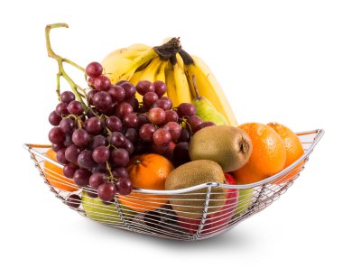 Sepette Beyaz izole çeşitli meyve ile kompozisyon