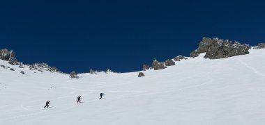 Kimliği belirsiz kayakçı ve snowboard düşkünleri Rema üstünde zam