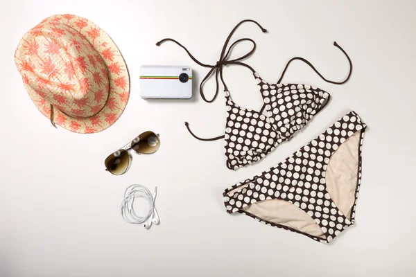 Collage de ropa de mujer y accesorios aislados en blanco — Foto de Stock