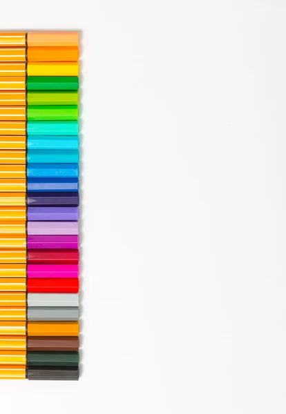 Penne a colori isolate — Foto Stock