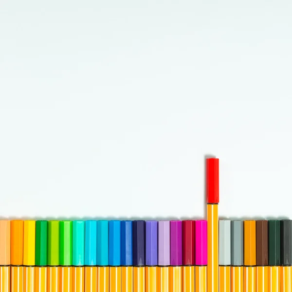 Penne a colori isolate — Foto Stock