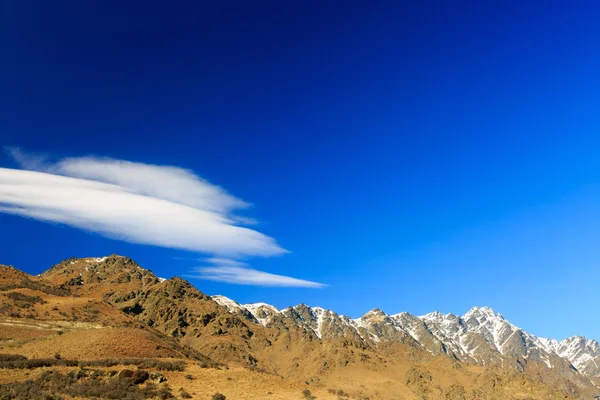 Nubes sobre la montaña Remarkables —  Fotos de Stock