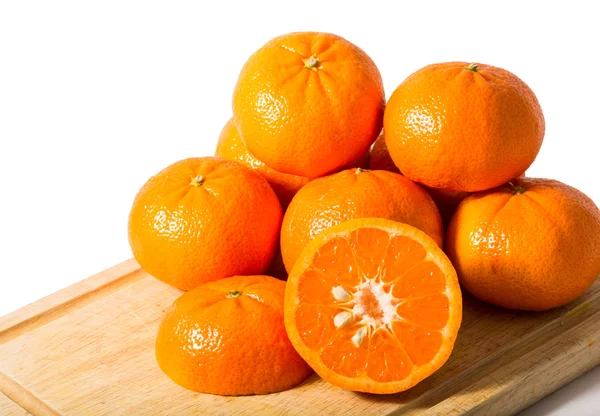 Mandarins sobre um fundo branco — Fotografia de Stock