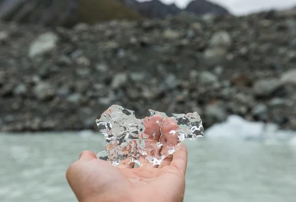 塔斯曼冰川湖漂浮的冰山 — 图库照片