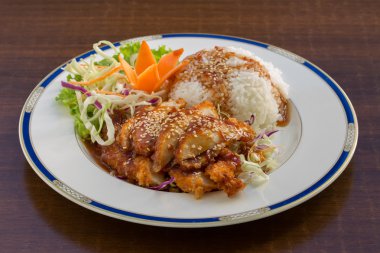 Pirinç gevrek tavuk