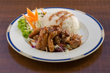 Teriyaki tavuk pirinç