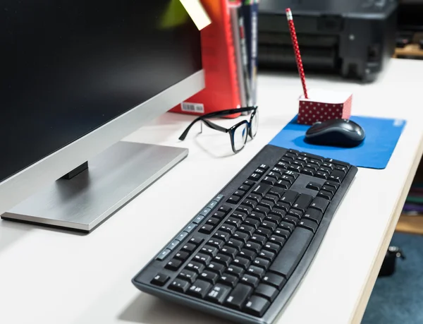 Teclado en el escritorio — Foto de Stock