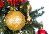 Zlatý vánoční ozdoba na vánoční stromeček
