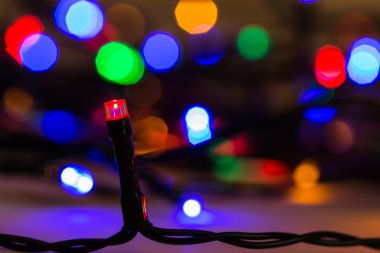 Kırmızı Noel ışıkları