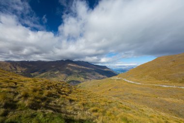 bulut ve dağ manzarası 