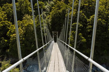 Rob Roy akışı üzerinde asma köprü 