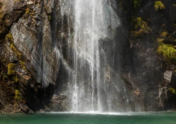 Hermosa cascada en el Parque Nacional Mount Aspiring — Foto de Stock