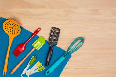 renkli mutfak gereçleri