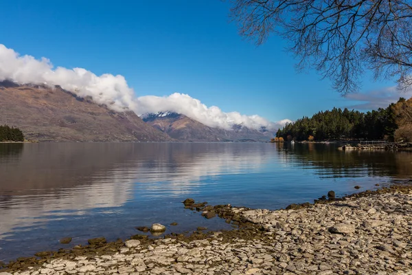 Solig dag på sjön Wakatipu — Stockfoto