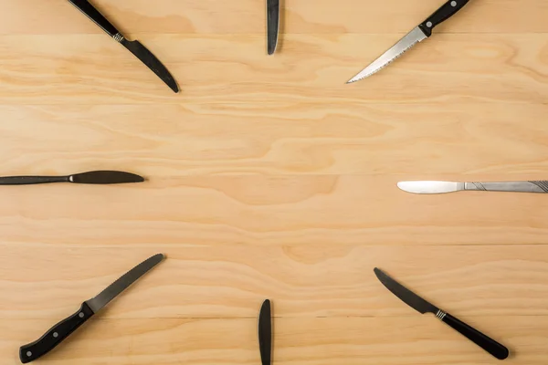 Åtta knivar bakgrund — Stockfoto