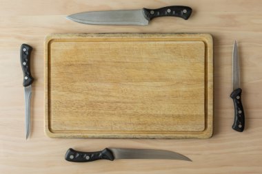 kesme tahtası üzerinde mutfak bıçağı