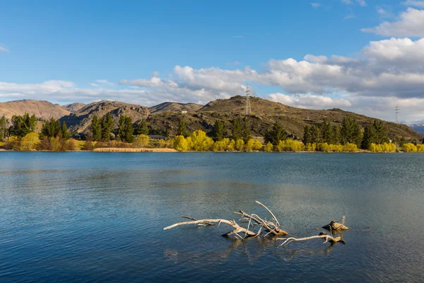 Lago e paisagem montanhosa — Fotografia de Stock