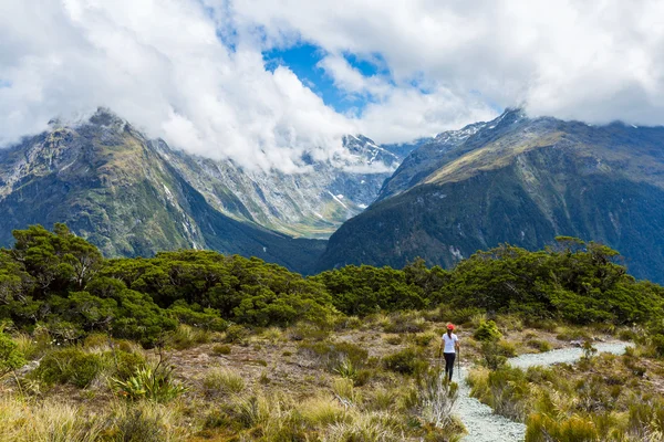 Woman hiker walking on Key Summit — Stock Photo, Image