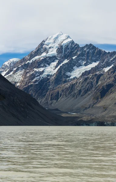 Mt Кука і Хукер льодовик озеро — стокове фото