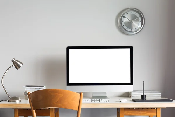 Mesa de trabajo con ordenador — Foto de Stock