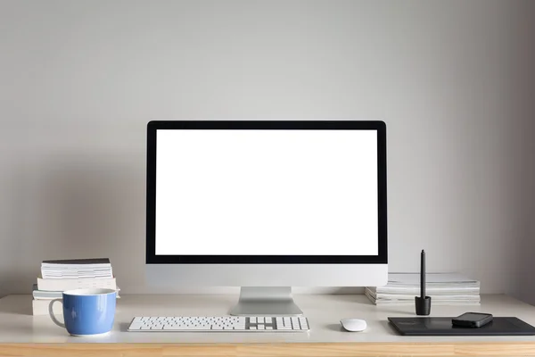 Mesa de trabalho com computador — Fotografia de Stock