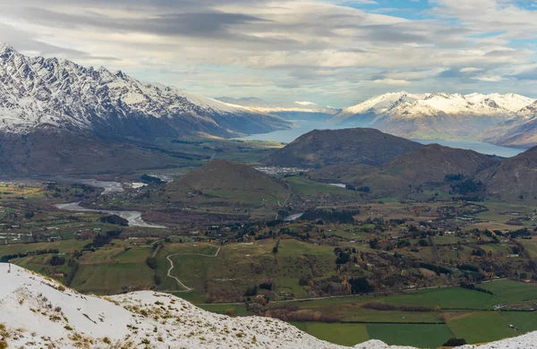 Montanha coberta de neve — Fotografia de Stock