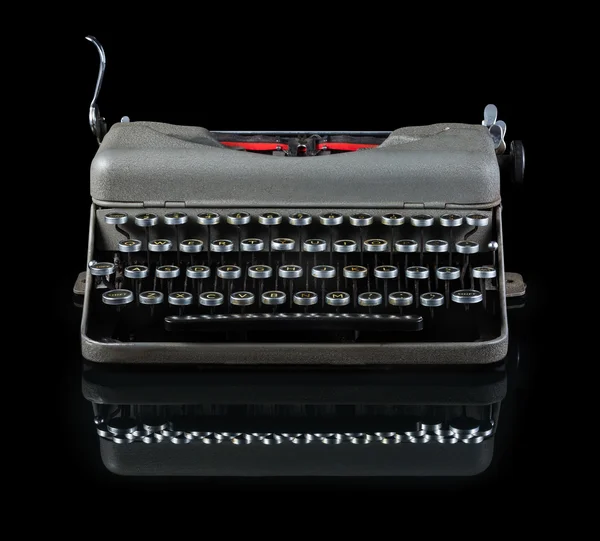 Vintage schrijfmachine geïsoleerd op zwarte achtergrond — Stockfoto