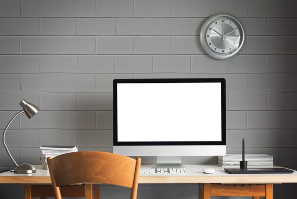 Mesa de trabajo con ordenador — Foto de Stock