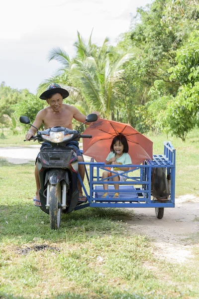 mutlu bisikleti gülümseyen