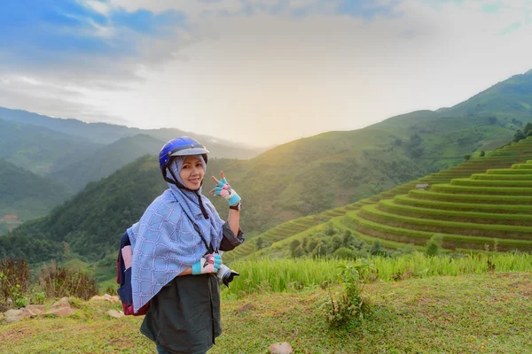 Beautiful girl backpacker — Stock Photo, Image