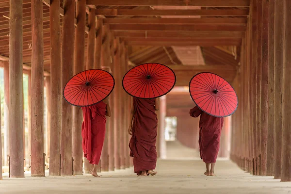 Burnese buddhistické noviců — Stock fotografie