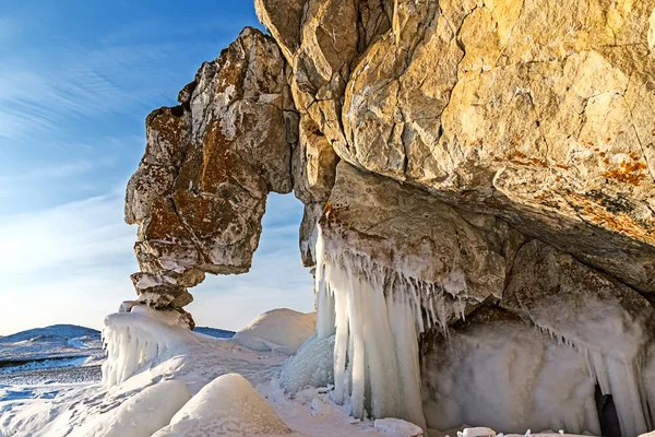 Frozen stone arch — Stock Photo, Image