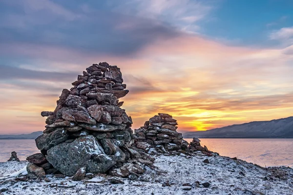 Piramide di pietre al tramonto — Foto Stock