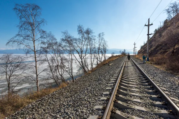 Çevre-Baykal demiryolu Nisan ayında — Stok fotoğraf