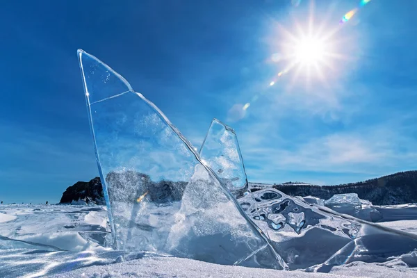 Buz kristalleri kanat şeklinde