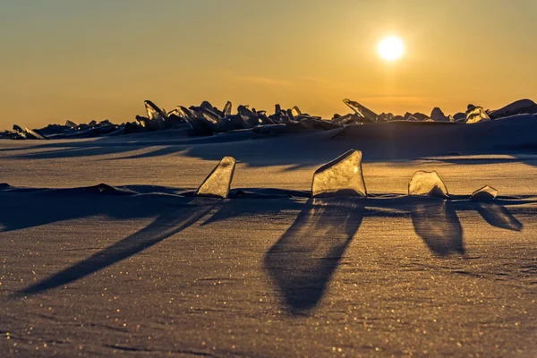 아름 다운 얼음 floes 및 그들의 그림자 — 스톡 사진