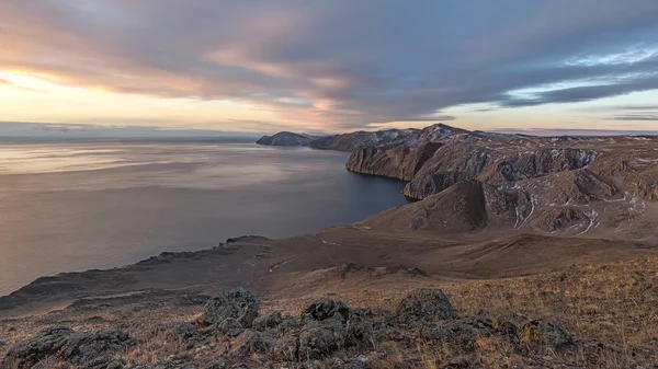 Vista para a costa do Lago Baikal em Tazheran — Fotografia de Stock