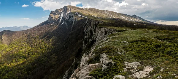 Widok z górnej płaskowyżu Chater-Dag — Zdjęcie stockowe