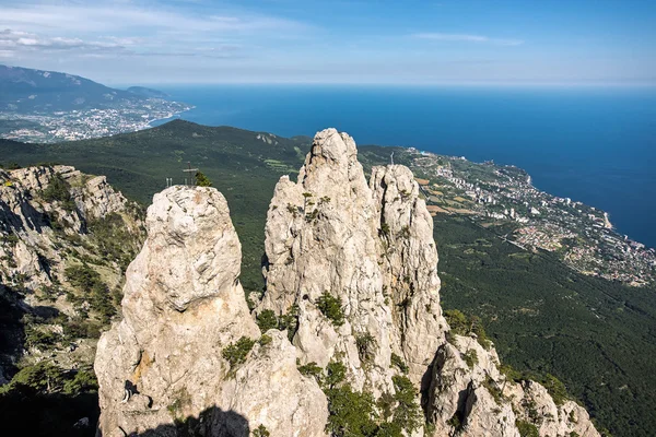 Vysoké skály ai-petri krymských hor — Stock fotografie