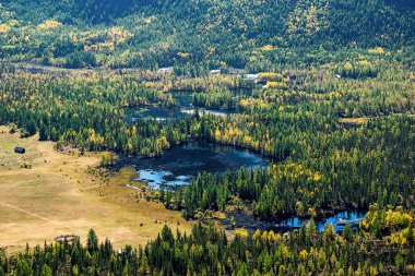 Nehir Zhombolok lav arasında akan için göster
