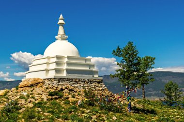 Budist Stupa aydınlanma Adası Ogoy üzerinde