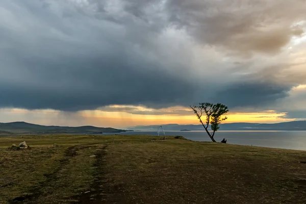 Awan menyenangkan di atas pulau Olkhon — Stok Foto