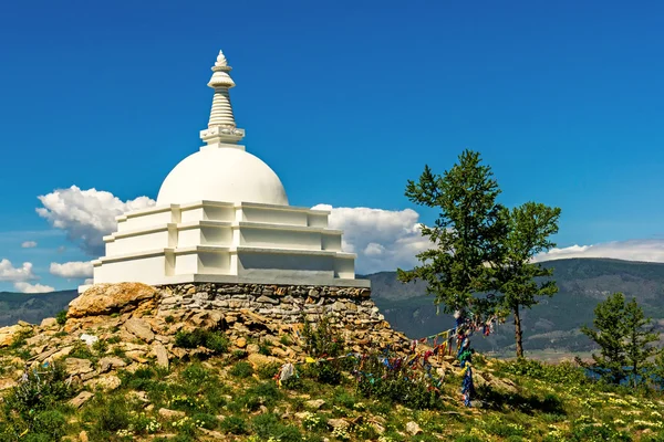 Budist Stupa aydınlanma Adası Ogoy üzerinde