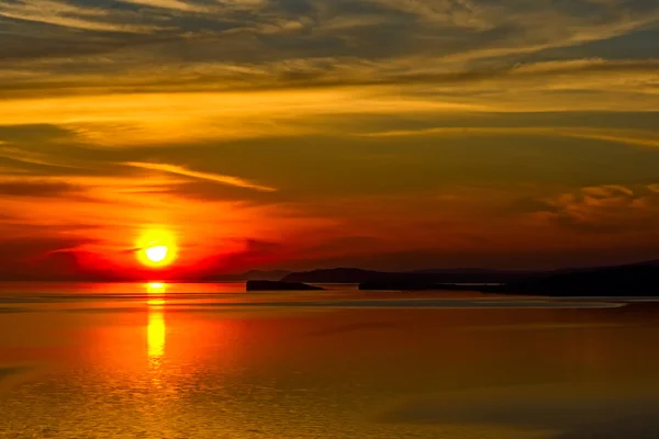 Nascer do sol sobre o Lago Baikal — Fotografia de Stock