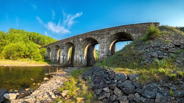 Eski çevre-Baykal demiryolu köprüsünde