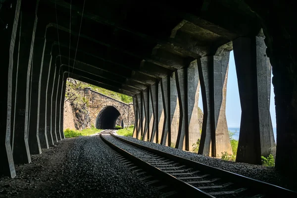 Çevre-Baykal demiryolu iki tünel — Stok fotoğraf