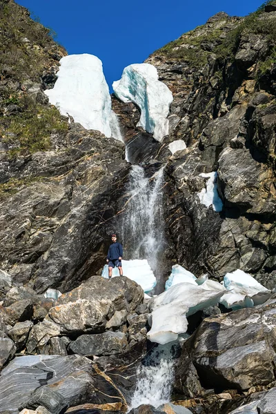 Vattenfall på höger biflod till floden Ekhe-Tyskland — Stockfoto