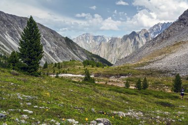 Tunka aralıktaki dağ Vadisi