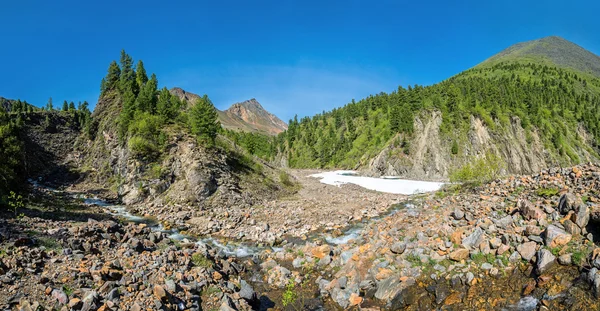 ツンカ範囲の山地河川 — ストック写真